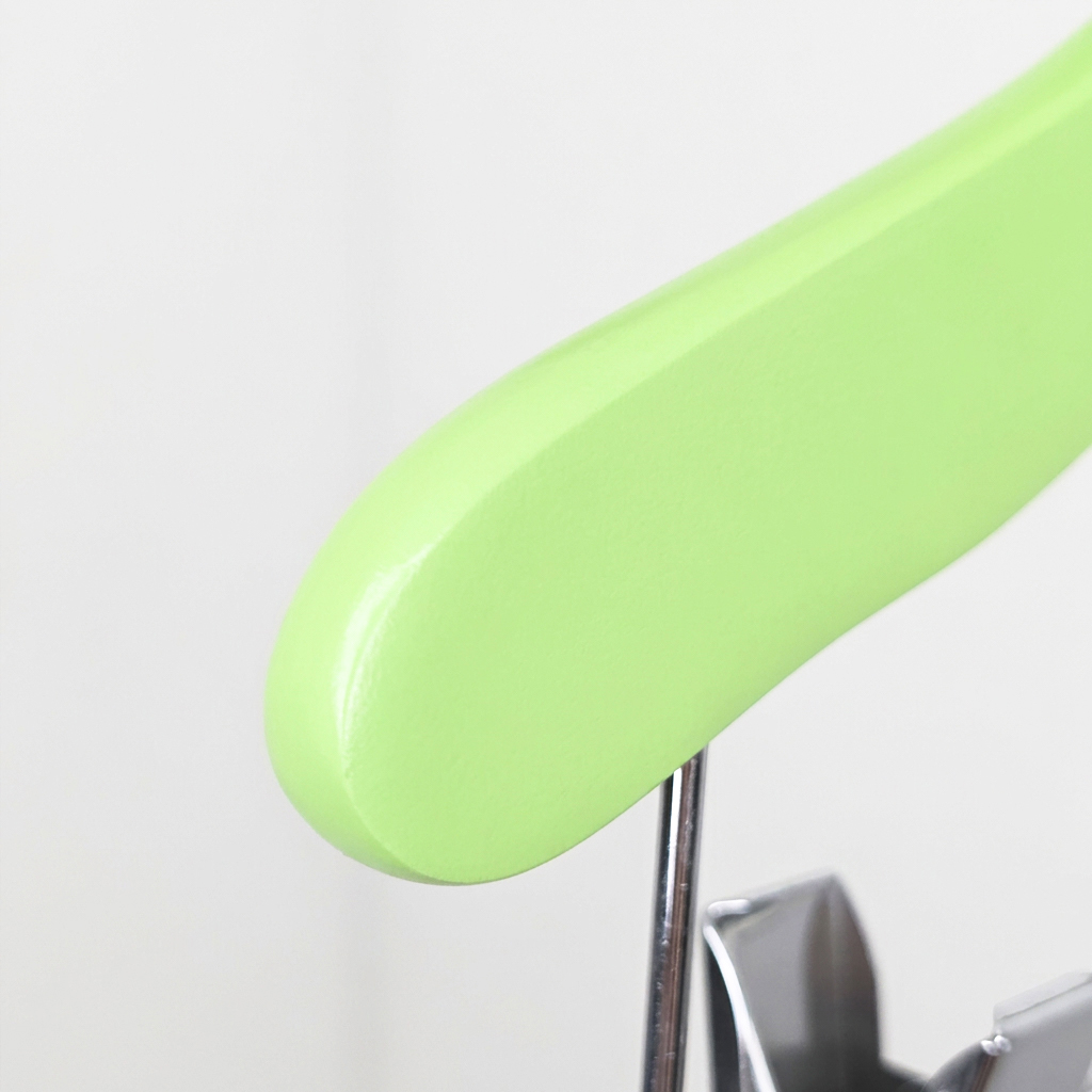 Детские вешалки-плечики деревянные с зажимами для брюк KH65026 /green lacquer color/100pcs/ctn
