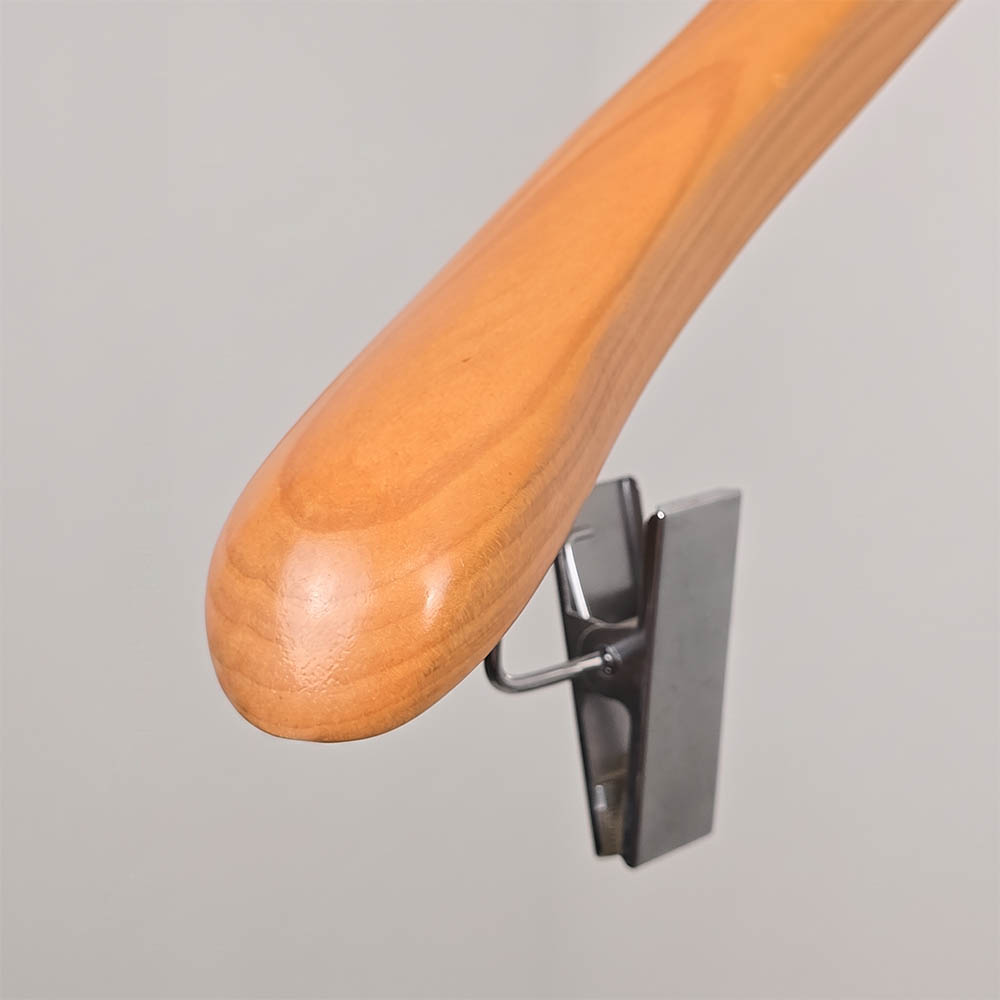 Вешалки-плечики деревянные с зажимами для брюк DH289026-42CM /natural lacquer color/24pcs/ctn